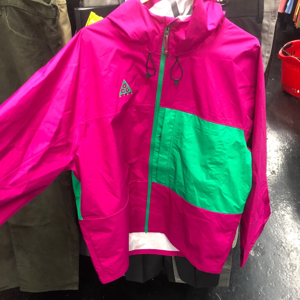 ACG Nike windbreaker sz L. Clean